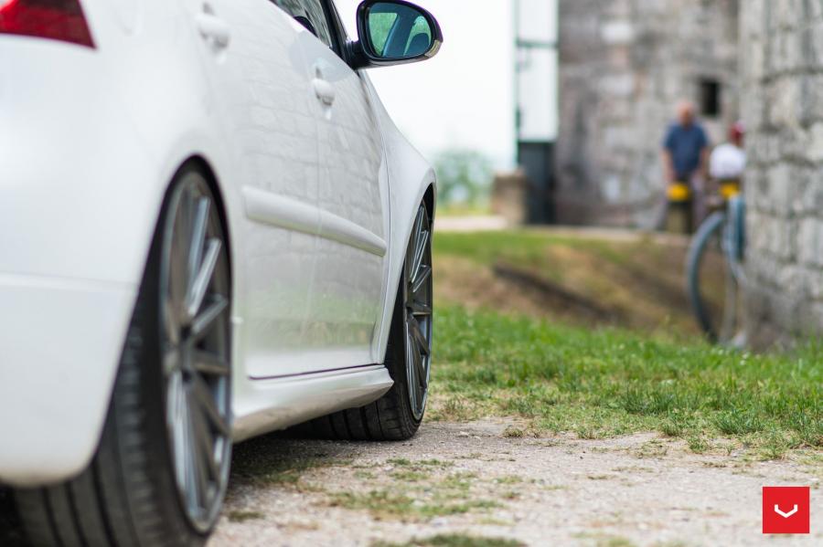 Детали экстерьера Volkswagen Golf GTI on Vossen Wheels (VFS2) 2017 года  (фото 3 из 28)